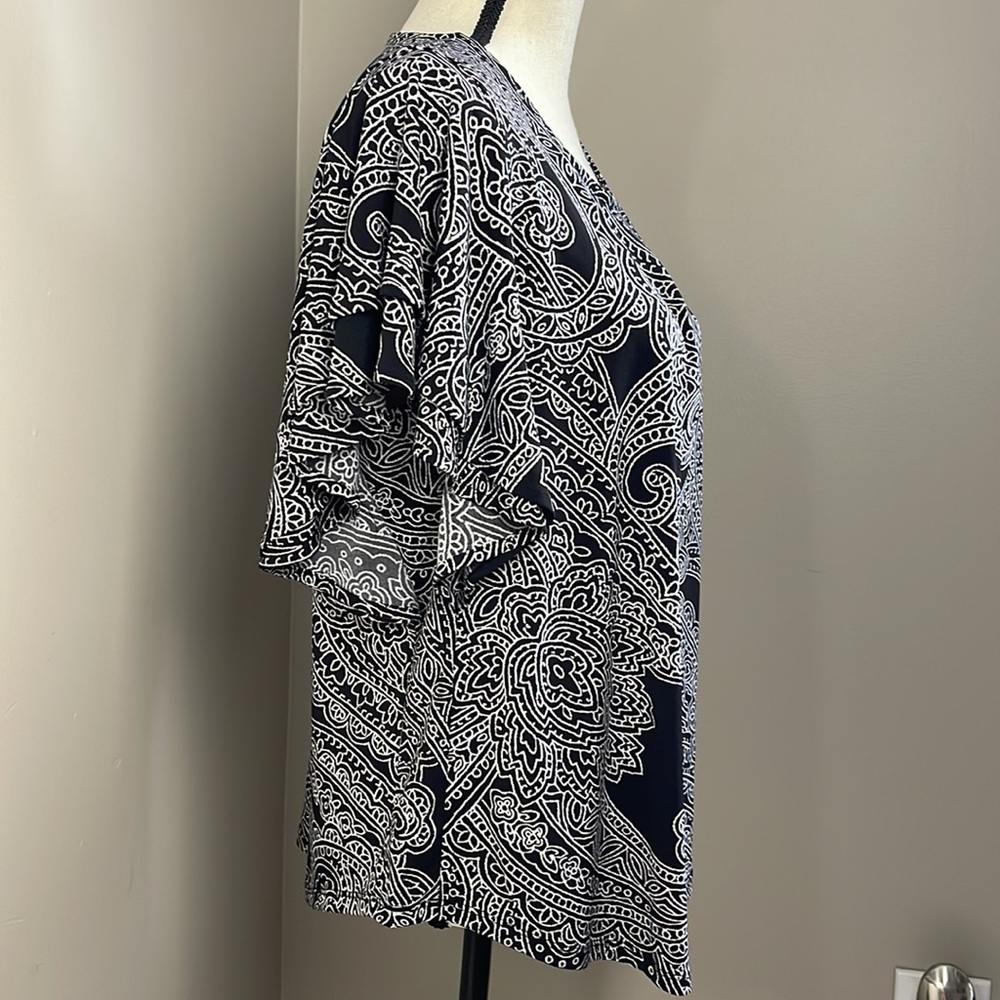 Liz Claiborne Short flowy  Sleeve Dressy Black & White Abstract Blouse  Sz Large